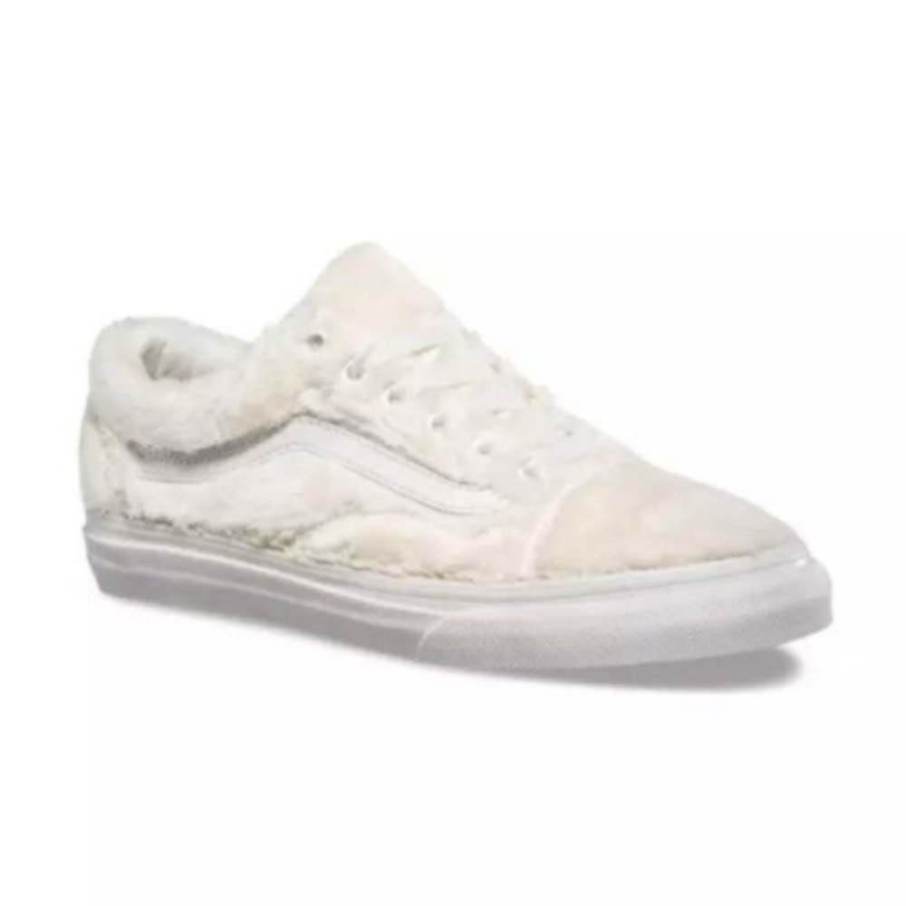 ✨SOLD - Vans: Old Skool Sherpa Sneaker